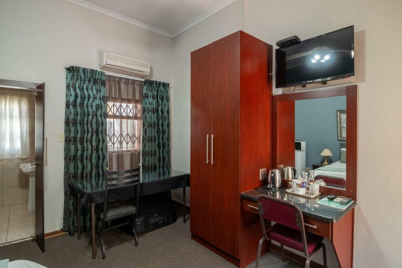 Lala Dene Lodge Bloemfontein Exterior photo